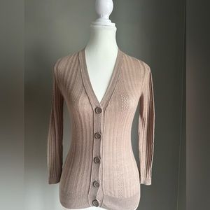 Beige button up cardigan. Elegant cardigan in a beautiful natural shade.